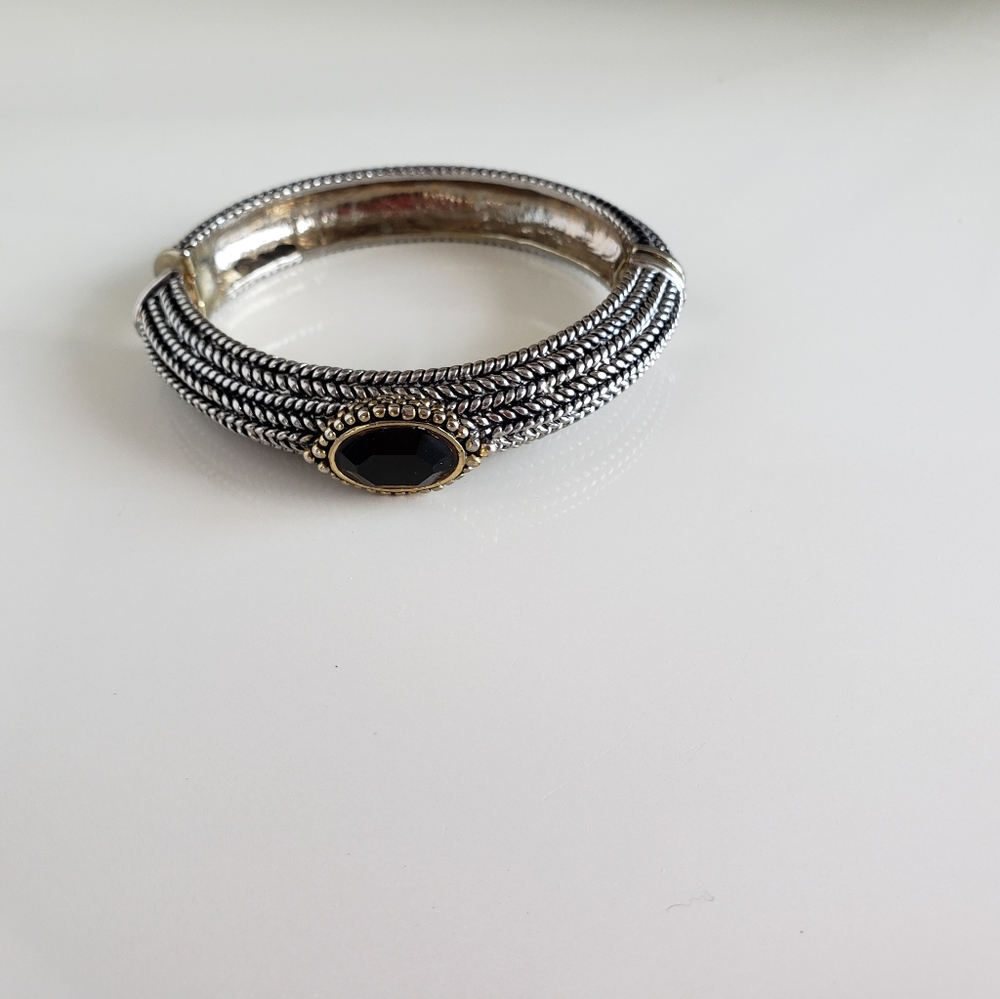 Bracelet with black acrylic stone. - Picture 2 of 6